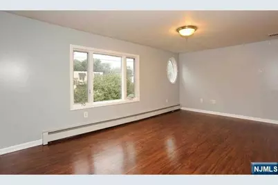 44 Chamberlain Avenue 2nd Floor #2nd Floor, Elmwood Park, NJ 07407 - Photo 9
