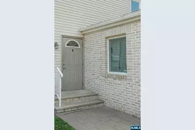 44 Chamberlain Avenue 2nd Floor #2nd Floor, Elmwood Park, NJ 07407 - Photo 3