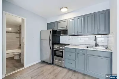 2180 Center Avenue 6E #6E, Fort Lee, NJ 07024 - Photo 9