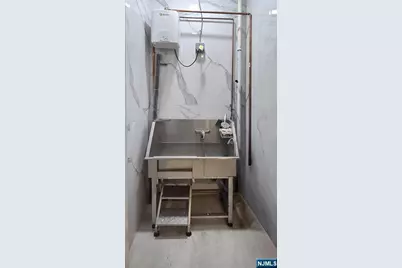 211 Baldwin Avenue 403 #403, Jersey City, NJ 07306 - Photo 31