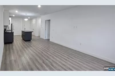 211 Baldwin Avenue 403 #403, Jersey City, NJ 07306 - Photo 29