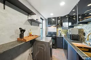 50 Glenwood Ave 702, Jersey City, NJ 07306 - Photo 7