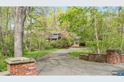 17 Hillside Avenue, Upper Saddle River, NJ 07458 - Photo 3