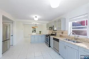 365 Rockledge Pl, Teaneck Township, NJ 07666 - Photo 5