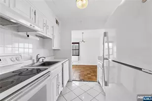 1600 Center Ave 12F, Fort Lee, NJ 07024 - Photo 3