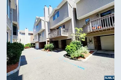 107 Roosevelt Place, Palisades Park, NJ 07650 - Photo 19