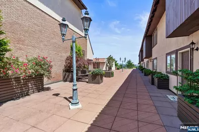 300 Gorge Road 57 #57, Cliffside Park, NJ 07010 - Photo 27