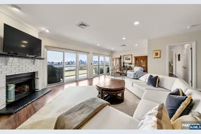300 Gorge Road 57 #57, Cliffside Park, NJ 07010 - Photo 1