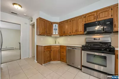 78 Woodmont Drive, Woodcliff Lake, NJ 07677 - Photo 15