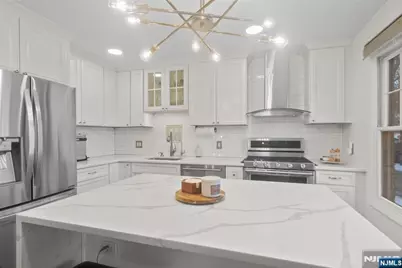 21 Grand Cove Way, Edgewater, NJ 07020 - Photo 3