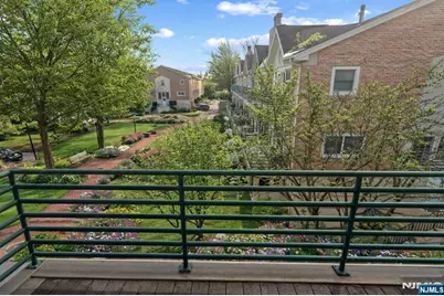 21 Grand Cove Way, Edgewater, NJ 07020 - Photo 11