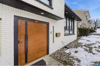 32 Luhman Terrace, Secaucus, NJ 07094 - Photo 3