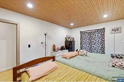 32 Luhman Terrace, Secaucus, NJ 07094 - Photo 17