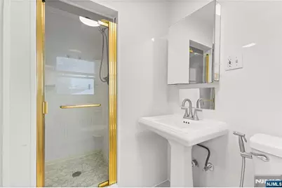 80 Glenwood Avenue, Elmwood Park, NJ 07407 - Photo 21