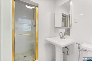 80 Glenwood Ave, Elmwood Park, NJ 07407 - Photo 21