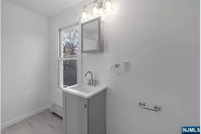 10 W Prospect Street, Waldwick, NJ 07463 - Photo 17