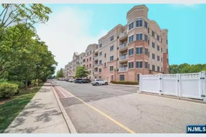 2205 Windsor Park Court 205 #205, Englewood, NJ 07631 - Photo 3