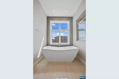 1553 West Street B #B, Fort Lee, NJ 07024 - Photo 13