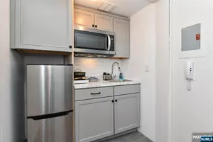 3020-3030 Edwin Ave 5 H, Fort Lee, NJ 07024 - Photo 5