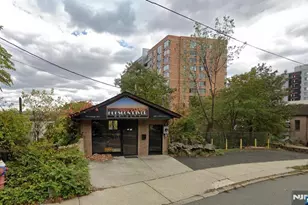 53 Gorge Rd, Edgewater, NJ 07020 - Photo 1