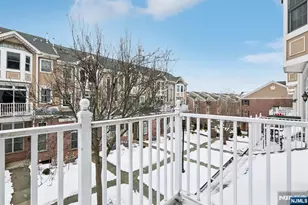 273 Roslyn Ct, West New York, NJ 07093 - Photo 7