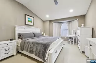 273 Roslyn Ct, West New York, NJ 07093 - Photo 17