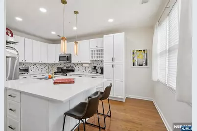 273 Roslyn Court, West New York, NJ 07093 - Photo 9