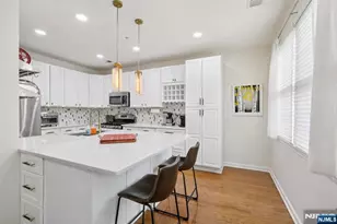 273 Roslyn Ct, West New York, NJ 07093 - Photo 9