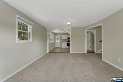 8 Iroquois Avenue, Oakland, NJ 07436 - Photo 7