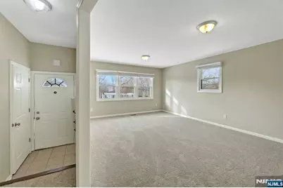 8 Iroquois Avenue, Oakland, NJ 07436 - Photo 3