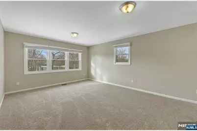 8 Iroquois Avenue, Oakland, NJ 07436 - Photo 5