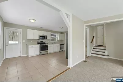 8 Iroquois Avenue, Oakland, NJ 07436 - Photo 9