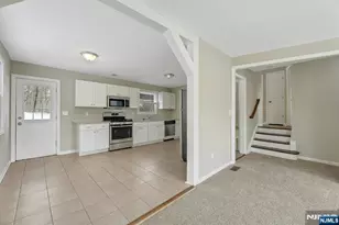 8 Iroquois Ave, Oakland, NJ 07436 - Photo 9