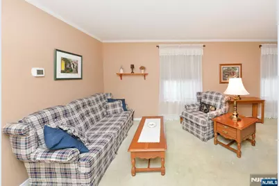 50 Rock B #B, Hawthorne, NJ 07506 - Photo 3