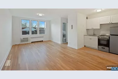 2160 Center Avenue 4U #4U, Fort Lee, NJ 07024 - Photo 3