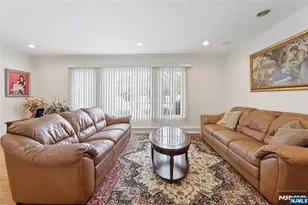 35 Farrington St, Closter, NJ 07624 - Photo 5