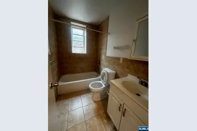 311 Queen Anne 4 #4, Teaneck Township, NJ 07666 - Photo 3