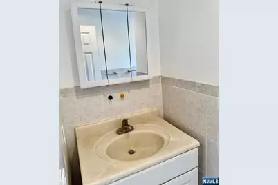 2205D Center Avenue D #D, Fort Lee, NJ 07024 - Photo 9