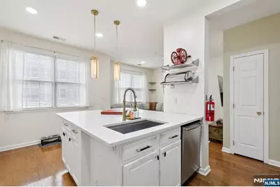 273 Roslyn Court 273 #273, West New York, NJ 07093 - Photo 11