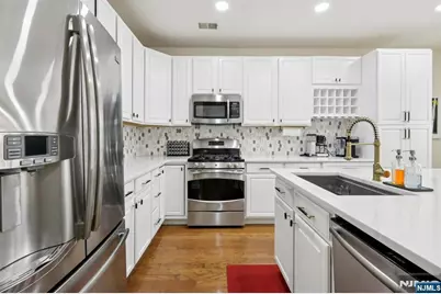 273 Roslyn Court 273 #273, West New York, NJ 07093 - Photo 9