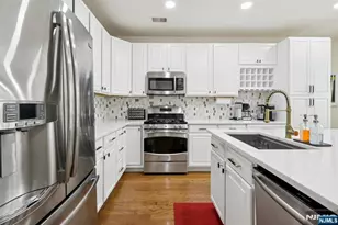 273 Roslyn Ct 273, West New York, NJ 07093 - Photo 9