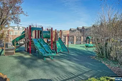 273 Roslyn Court 273 #273, West New York, NJ 07093 - Photo 39