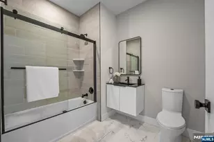 2021 Jones Road 102, Fort Lee, NJ 07024 - Photo 9