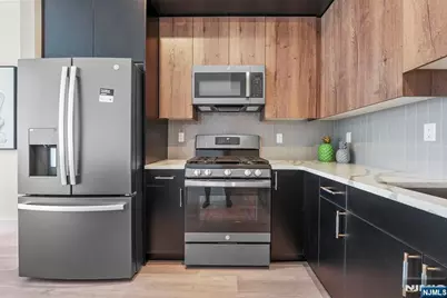 2021 Jones Road 102 #102, Fort Lee, NJ 07024 - Photo 5