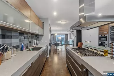 760 Undercliff B #B, Edgewater, NJ 07020 - Photo 3