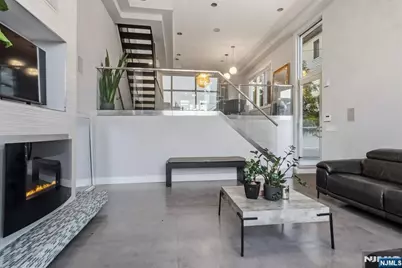 760 Undercliff, Edgewater, NJ 07020 - Photo 3