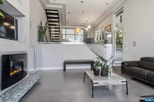 760 Undercliff, Edgewater, NJ 07020 - Photo 3