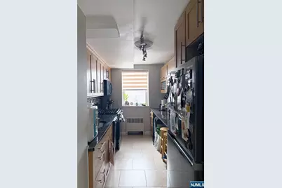 2345 Linwood Avenue 5F #5F, Fort Lee, NJ 07024 - Photo 3