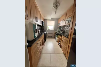 2345 Linwood Avenue 5F #5F, Fort Lee, NJ 07024 - Photo 11