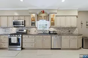 11 Thiem Ave, Rochelle Park Township, NJ 07662 - Photo 9